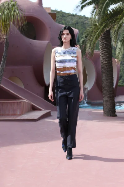 Look 13